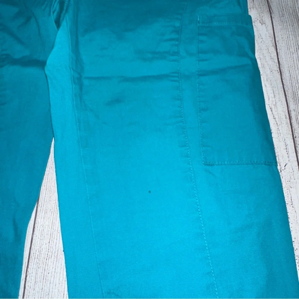 Jaanuu Turquoise Scrub Set - Picture 16 of 16